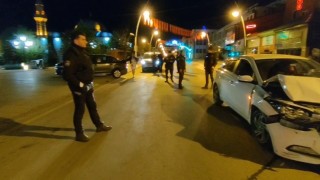 Otomobil içerisindeki tartışma kazaya neden oldu