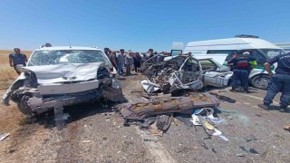 Otomobil ile hafif ticari araç çarpıştı: 4 ölü, 1 yaralı