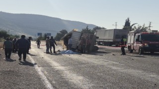 Otomobil ile kamyonet çarpıştı: 1 ölü, 4 yaralı