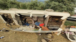 Otomobil şarampole devrildi: 3 yaralı
