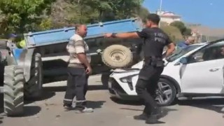 Otomobil traktöre arkadan çarptı