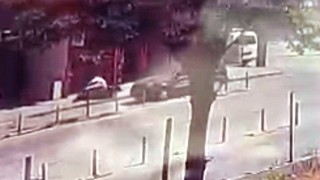 Otomobilin çarptığı motosikletli yaralandı