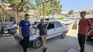 Otomobilin torpidosuna sıkışan yavru kedi, ustaların seferberliğiyle kurtarıldı