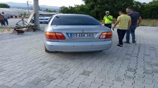 Otomobille çarpışan motosikletteki 2 çocuk yaralandı