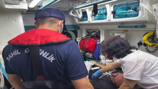 Özel teknede rahatsızlanan vatandaşa tıbbi tahliye