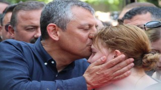 Özgür Özel Zeyrek ailesini biran olsun yalnız bırakmadı