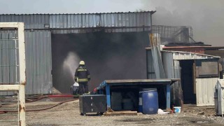 Palet fabrikasındaki yangına müdahale sürüyor