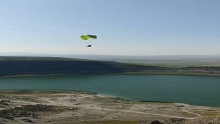 Paraşütü ile uçtuğu Narlıgölü kuş bakışı kaydetti