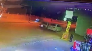 Park halindeki otomobile çarpıp kaçtı: O anlar kamerada