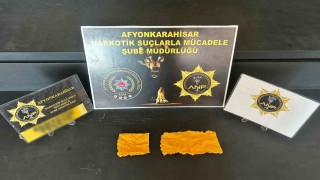 Peçeteye emdirilmiş uyuşturucu ile yakalanan 3 kişi tutuklandı