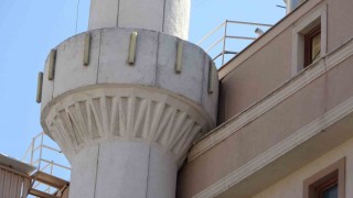 Pendikte ilginç mimari: Cami minaresi ile bina iç içe
