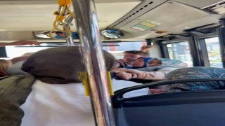 Pendikte otobüste yer verme kavgası: Kadın yolcular birbirine girdi