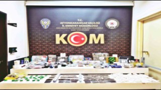 Polis binlerce kaçak cep telefonu aksesuarı ele geçirdi