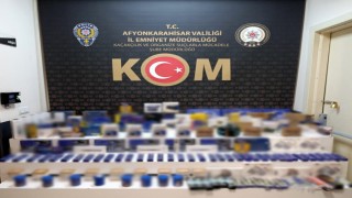 Polis kaçak cep telefonu tamir malzemesi ele geçirdi