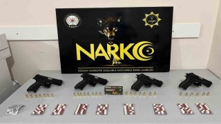 Polisin uyarı ateşiyle durdurulan araçtan uyuşturucu ve silahlar çıktı