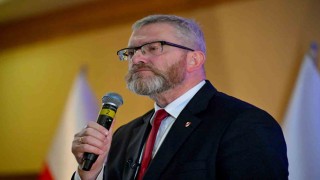 Polonyalı milletvekili Braun parlamentodaki LGBT konulu sergiyi kaldırdı: Kamusal rezaleti önlüyorum