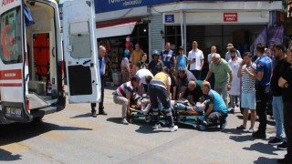 Refüje çarpıp savrulan motosiklet sürücüsü yaralandı