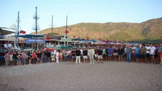 Sahile yanaşamayan tur tekneleri kornalı eylem yaptı