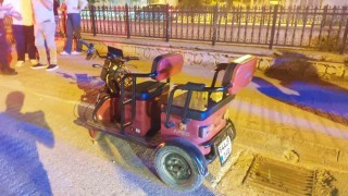 Sakaryada otomobilin çarptığı elektrikli bisikletteki anne ve kızı yaralandı