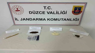 Sakaryadan Düzceye uyuşturucu getirirken yakalandı