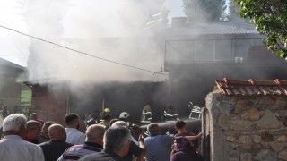 Samanlıkta çıkan yangın paniğe neden oldu