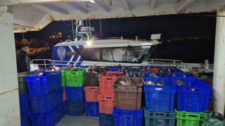 Samsun açıklarında 6 ton kaçak kalkan balığı ele geçirildi