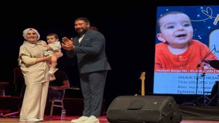 Sanatçı Üngür, Alpaslan bebek yararına konser verdi