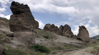 Sarıkamışın peri bacaları görenleri kendine hayran bırakıyor.