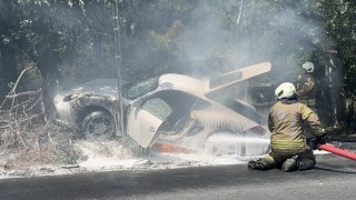 Sarıyerde kaza yapan lüks otomobil alev aldı, sürücü son anda kurtuldu