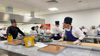 Şefler lezzet sırlarını öğrencilerle paylaştı