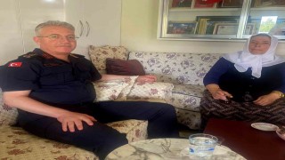 Şehit annesi evladının silah arkadaşlarını konuk etti