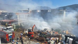 Selçuktaki hurda deposunda çıkan yangın kontrol altına alındı