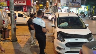 Siirtte hafif ticari araç ile otomobil çarpıştı