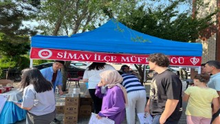 Simav Müftülüğünce YKSye giren öğrenciler için emanet ve su ikramı çadırı kuruldu