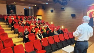 Simavda bayan Kuran kursu öğreticilerine seminer