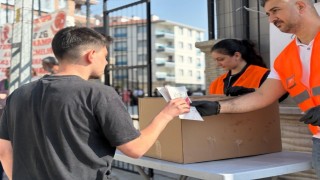 Sincan Belediyesinden YKS öncesi simit ve meyve suyu ikramı