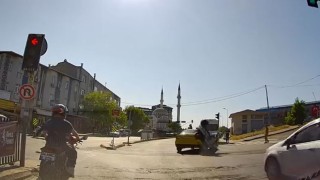 Şişlide taksi ile çarpışan motosiklet sürücüsü yaralandı