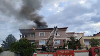 Sivasta korkutan çatı yangını