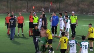 Son saniyede atılan gol sayılmayınca saha karıştı
