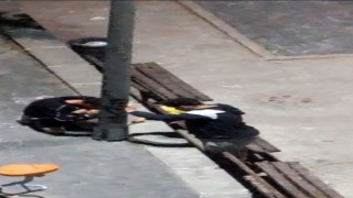 Sultangazide gençler aydınlatma direğini kırarak elektriği kesmeye çalıştı