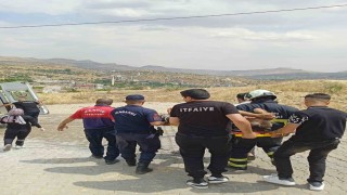 Sürücüsünün kontrolünden çıkan kamyon, çukura düştü: 2 yaralı