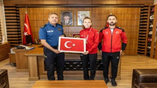 Taekwondo şampiyonu Ebrar Çakırı makamında ağırladı
