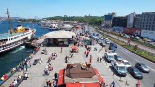 Tarihi Eminönünde bayram yoğunluğu