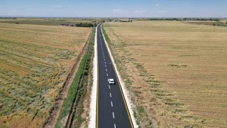 Tarihi ilçedeki yol ilk defa sıcak asfaltla buluştu