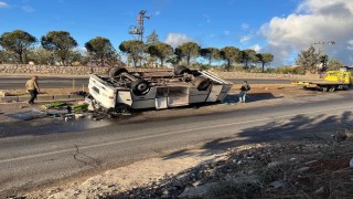 Tarım işçilerini taşıyan servis midibüsü ters döndü: 25 yaralı