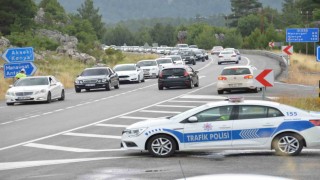 Tatilcilerin dönüş yolunda trafik yoğunluğu