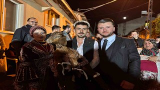 Tavuk almaya giden geline oğlak verdiler, gelin şaşkınlığını gizleyemedi