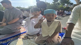 Taylandda Müslümanlar bayram namazında saf tuttu