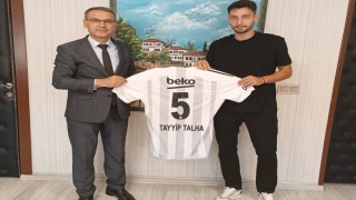 Tayyip Talha Sanuçtan lise öğretmenine Beşiktaş forması