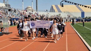 Tekirdağ Üniversitelilerin mezuniyet coşkusu renkli görüntülere sahne oldu